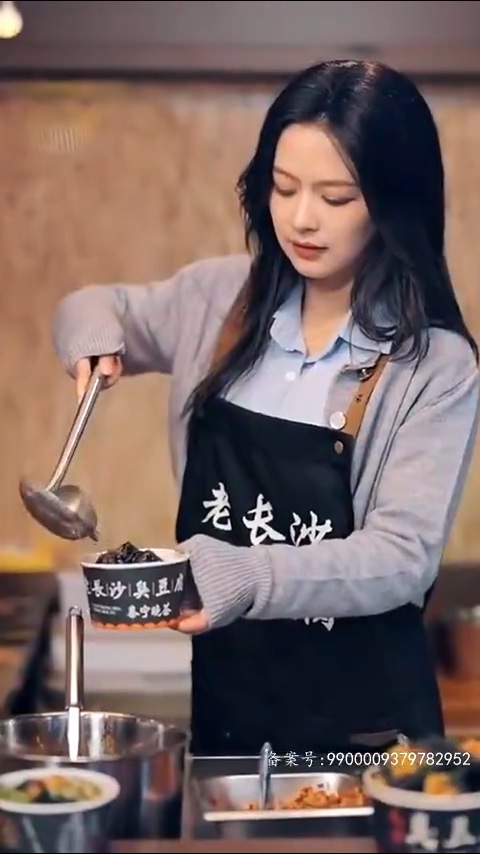 離婚當(dāng)天三個大佬哥哥排隊接我回家(全集)